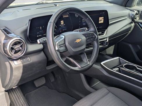 Used 2025 Chevrolet Equinox LT AWD/4WD image 10