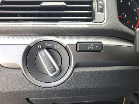 Used 2018 Volkswagen Passat 2.0T R-Line image 17