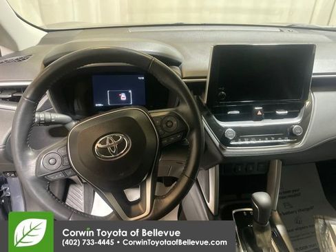 Used 2025 Toyota Corolla Cross XLE image 12