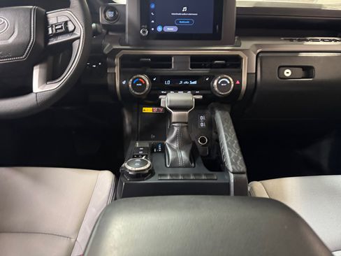Certified 2025 Toyota Tacoma SR5 AWD/4WD image 20