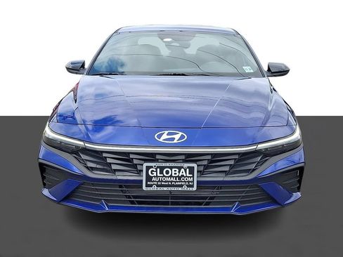 Used 2025 Hyundai Elantra Sport FWD image 2