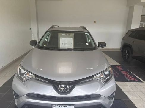 Used 2018 Toyota RAV4 LE FWD image 3