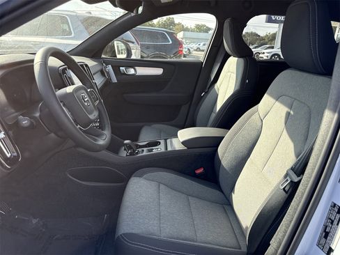 New 2026 Volvo XC40 B4 Core w/ Protection Package image 10