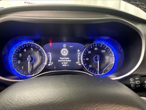 Used 2024 Chrysler Pacifica Touring-L image 25