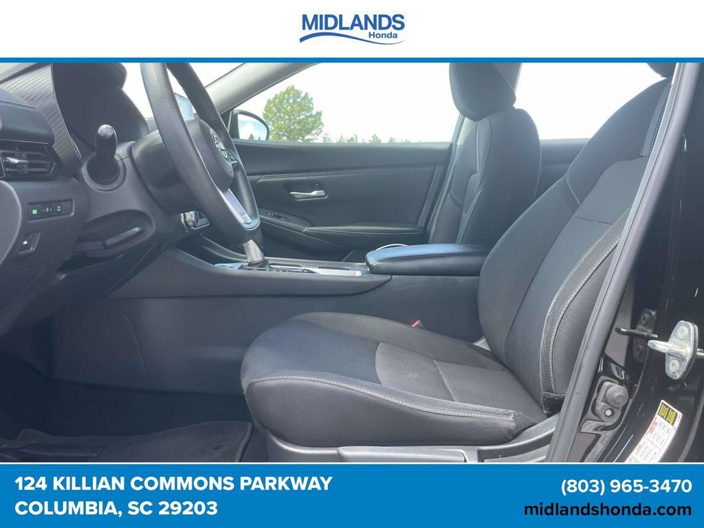 Used 2025 Nissan Sentra SV FWD image 13