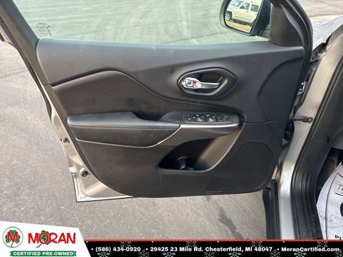 Used 2019 Jeep Cherokee Latitude w/ Popular Appearance Group image 10