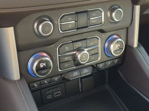 Used 2021 GMC Yukon XL SLT w/ SLT Premium Package image 39