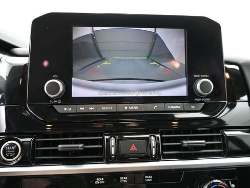 Certified 2024 Nissan Pathfinder SV FWD image 18