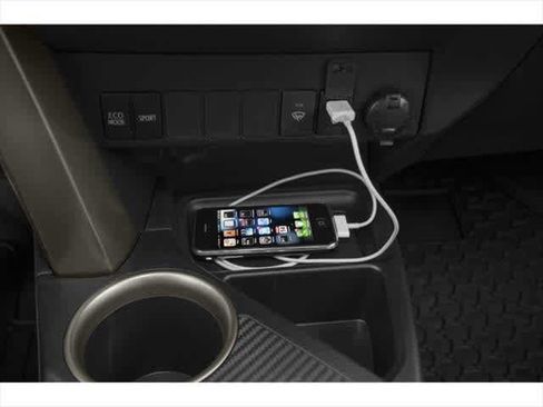 Used 2015 Toyota RAV4 LE image 11