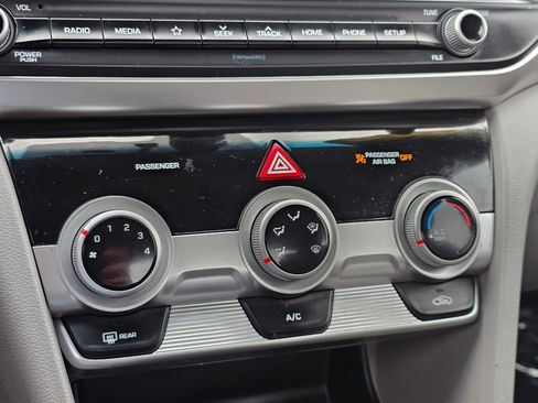 Used 2019 Hyundai Elantra SEL image 27