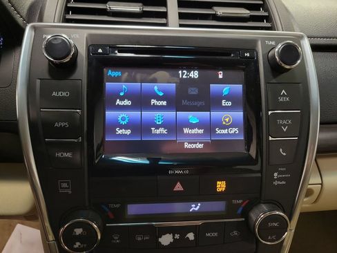Used 2017 Toyota Camry XLE FWD image 21