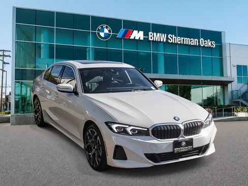 Used 2026 BMW 330i Sedan w/ Convenience Package RWD image 3