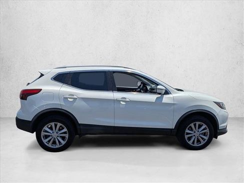 Used 2017 Nissan Rogue Sport SV w/ SV Premium Package FWD image 8