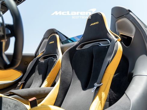 Used 2025 McLaren Artura Spider RWD image 11