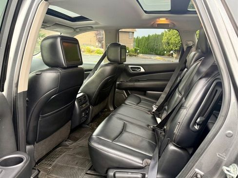 Used 2018 Nissan Pathfinder Platinum AWD/4WD image 10