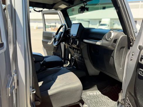 Used 2018 Jeep Wrangler Unlimited Sahara AWD/4WD image 23