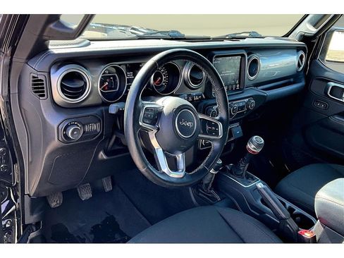 Used 2020 Jeep Wrangler Unlimited Sahara AWD/4WD image 15
