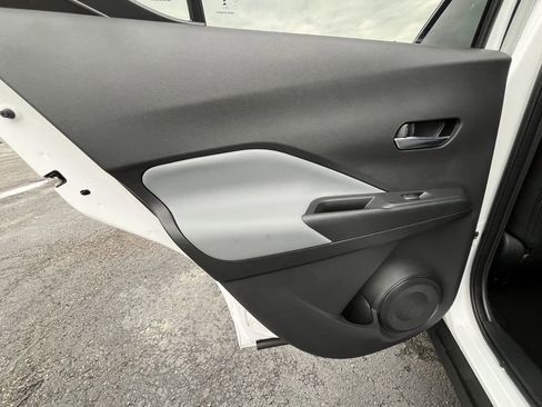 Used 2024 Nissan Kicks SR w/ SR Premium Package image 16