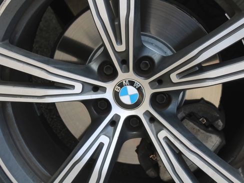 Used 2021 BMW 330i Sedan w/ Premium Package image 17