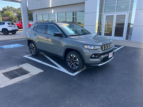 Used 2023 Jeep Compass Limited w/ Sun and Sound Group AWD/4WD image 1