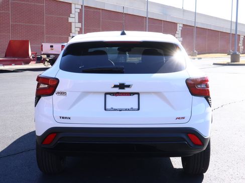 New 2026 Chevrolet Trax RS w/ Sunroof Package image 23