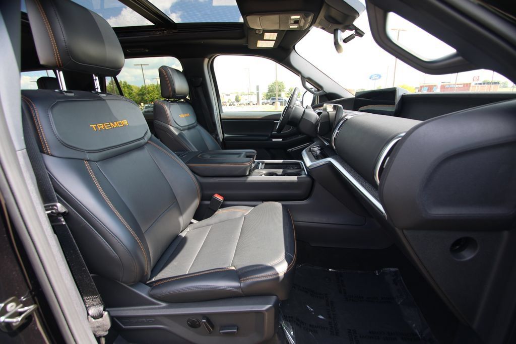 Used 2025 Ford Expedition Tremor AWD/4WD image 9