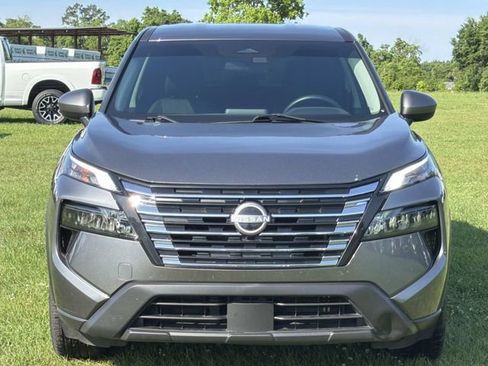 Used 2024 Nissan Rogue SV AWD/4WD image 3