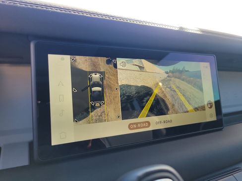 Used 2024 Land Rover Defender 90 X-Dynamic SE image 75