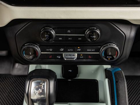 Used 2022 Ford Bronco Wildtrak image 26