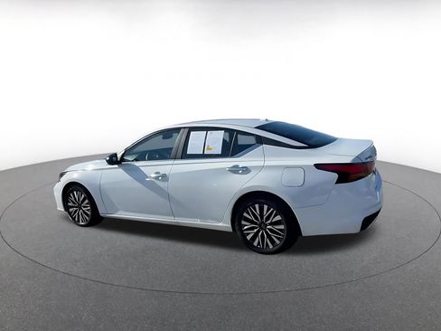 Used 2025 Nissan Altima 2.5 SV image 10