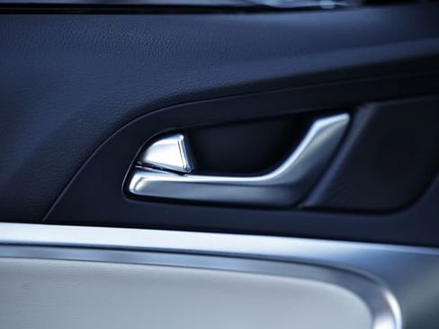 Used 2026 Genesis G70 2.5T image 15