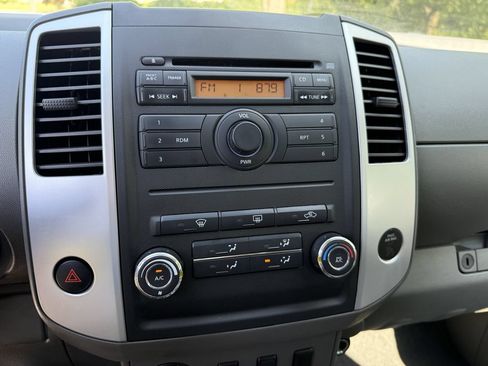 Used 2011 Nissan Frontier SV AWD/4WD image 21
