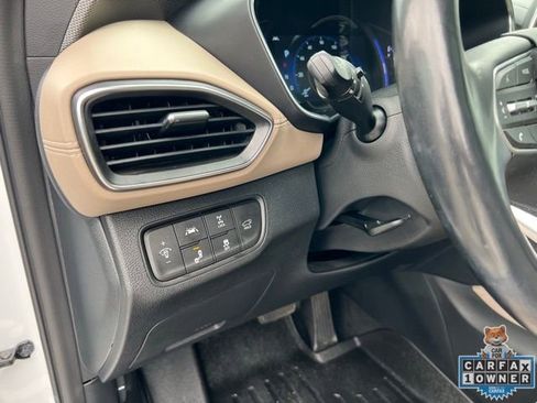 Used 2020 Hyundai Santa Fe Limited image 31