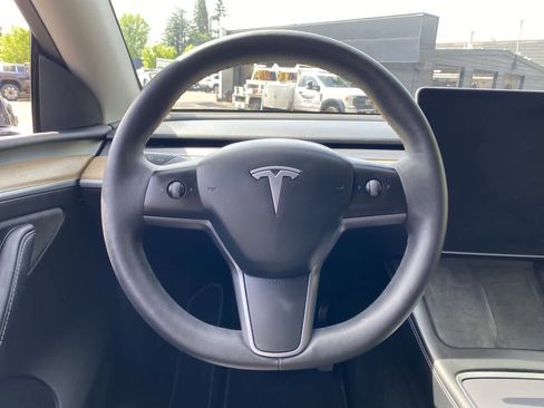 Used 2023 Tesla Model Y Long Range AWD/4WD image 18