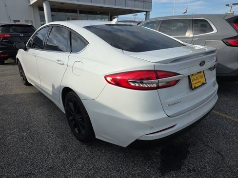 Used 2020 Ford Fusion SE image 2