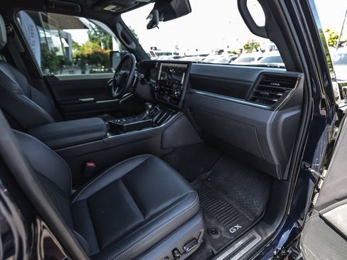 Used 2024 Lexus GX 550 w/ Accessory Package (Z1) AWD/4WD image 27