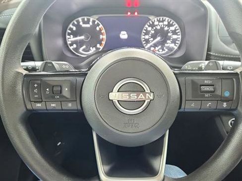 Used 2023 Nissan Rogue SV image 14