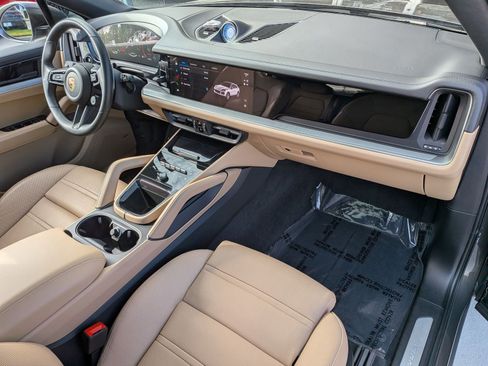 Certified 2025 Porsche Cayenne Coupe image 27