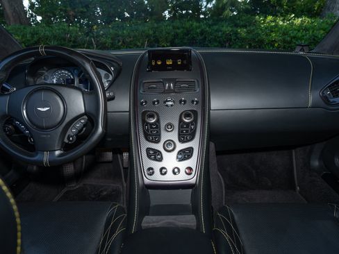 Used 2018 Aston Martin Vanquish S image 19