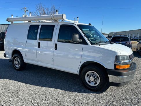 Used 2020 Chevrolet Express 2500 w/ Driver Convenience Package image 6