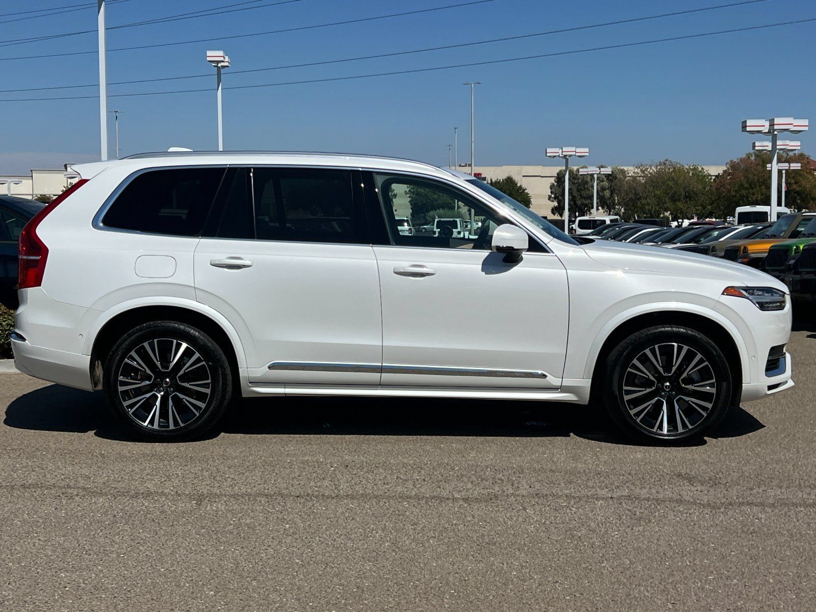 Used 2024 Volvo XC90 T8 Plus AWD/4WD image 3