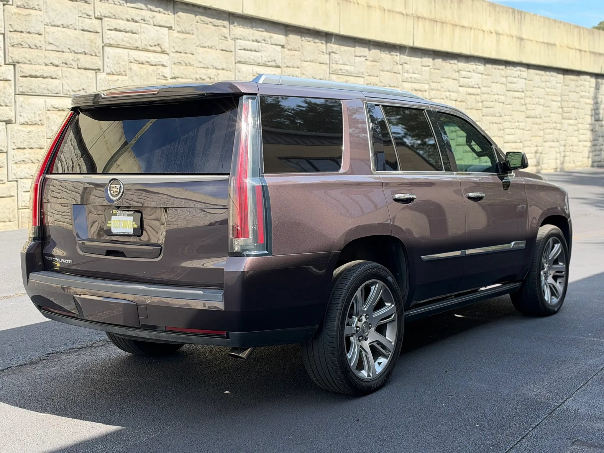 Used 2015 Cadillac Escalade Premium RWD image 7