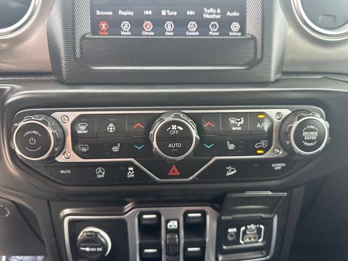 Used 2018 Jeep Wrangler Unlimited Sahara w/ Dual Top Group AWD/4WD image 25