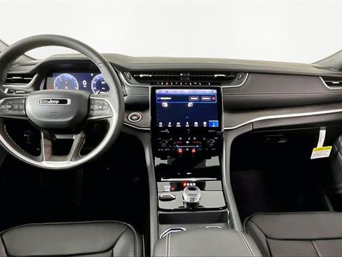 New 2025 Jeep Grand Cherokee Limited w/ Black Appearance Package image 6