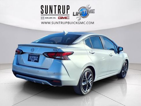 Used 2024 Nissan Versa SR image 3