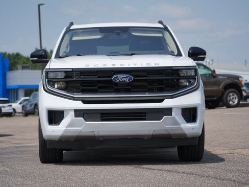 Used 2025 Ford Expedition Max Platinum w/ Driver's Package AWD/4WD image 9