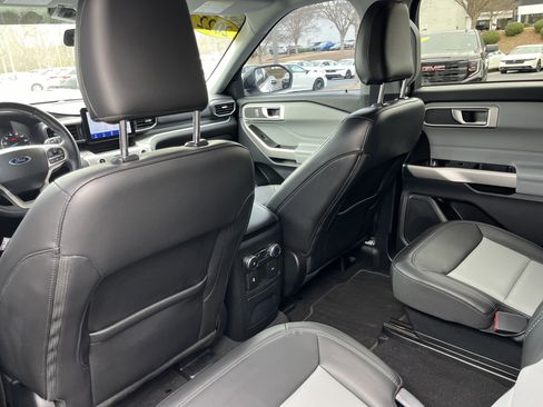 Used 2022 Ford Explorer XLT w/ Equipment Group 202A image 19