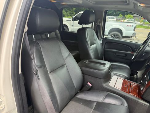 Used 2013 Chevrolet Avalanche LTZ AWD/4WD image 63
