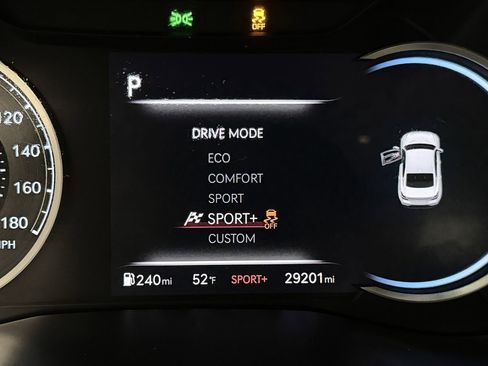 Used 2025 Genesis G70 2.5T image 12