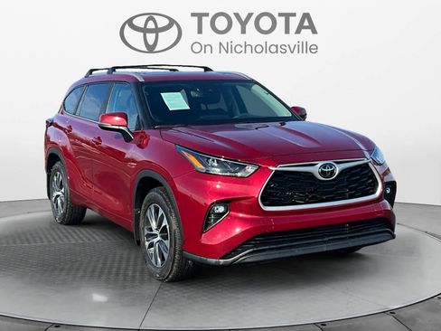 Used 2024 Toyota Highlander XLE image 7